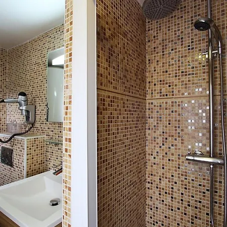 Spacieux Au Coeur De 75 M² Avec Vue Sur La *